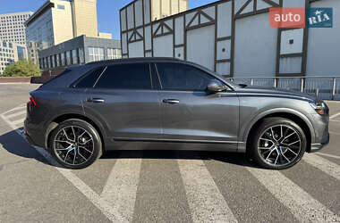 Позашляховик / Кросовер Audi Q8 2020 в 