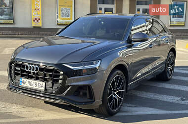 Позашляховик / Кросовер Audi Q8 2020 в 