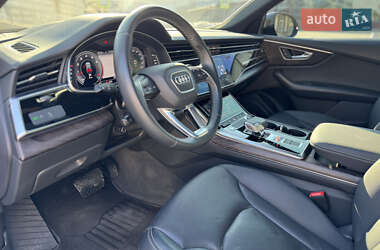 Позашляховик / Кросовер Audi Q8 2020 в 