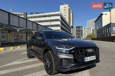Позашляховик / Кросовер Audi Q8 2020 в 