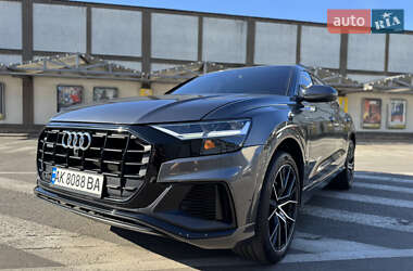 Позашляховик / Кросовер Audi Q8 2020 в 