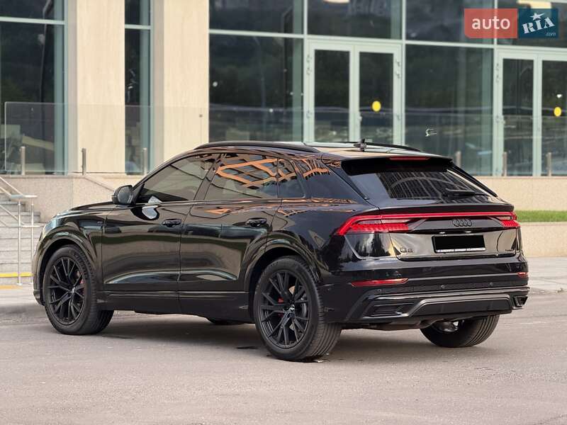 Позашляховик / Кросовер Audi Q8 2018 в Дніпрі