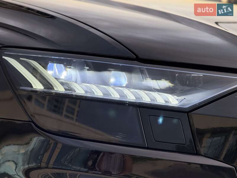Позашляховик / Кросовер Audi Q8 2018 в Дніпрі