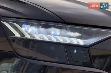 Внедорожник / Кроссовер Audi Q8 2018 в 