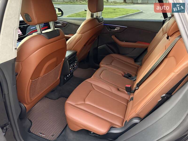 Позашляховик / Кросовер Audi Q8 2018 в Дніпрі