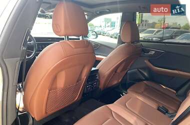 Внедорожник / Кроссовер Audi Q8 2021 в 