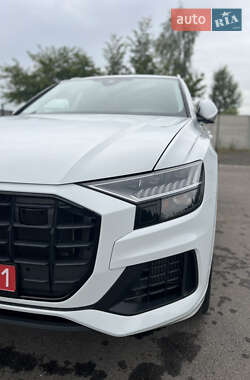 Внедорожник / Кроссовер Audi Q8 2023 в 