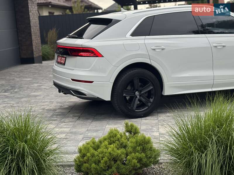 Позашляховик / Кросовер Audi Q8 2018 в Луцьку