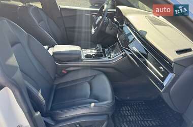 Позашляховик / Кросовер Audi Q8 2018 в 