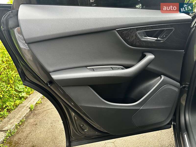 Внедорожник / Кроссовер Audi Q8 2019 в Киеве