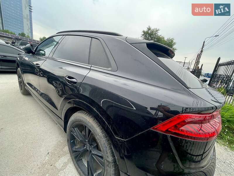 Позашляховик / Кросовер Audi Q8 2018 в Києві