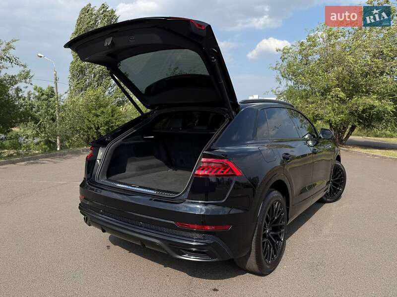Внедорожник / Кроссовер Audi Q8 2018 в Кривом Роге