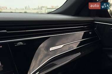 Внедорожник / Кроссовер Audi Q8 2018 в 