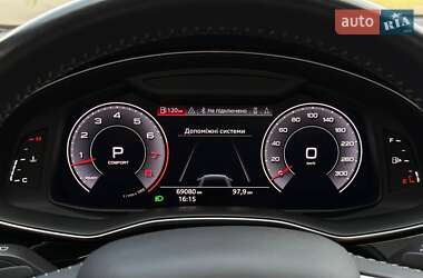 Внедорожник / Кроссовер Audi Q8 2018 в 