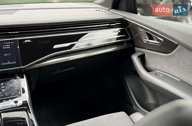 Внедорожник / Кроссовер Audi Q8 2024 в 