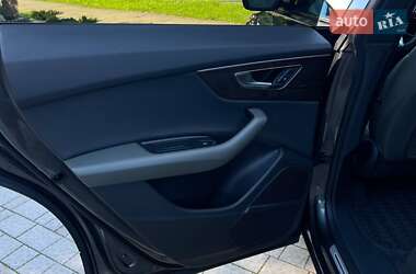 Внедорожник / Кроссовер Audi Q8 2018 в 