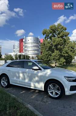 Внедорожник / Кроссовер Audi Q8 2019 в 