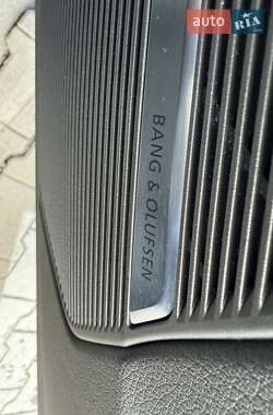 Внедорожник / Кроссовер Audi Q8 2024 в 