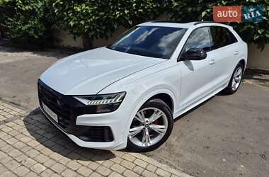 Позашляховик / Кросовер Audi Q8 2021 в 