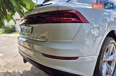 Позашляховик / Кросовер Audi Q8 2021 в 