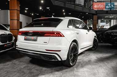 Внедорожник / Кроссовер Audi Q8 2021 в 