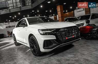 Внедорожник / Кроссовер Audi Q8 2021 в 