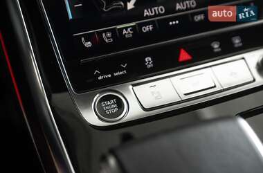 Внедорожник / Кроссовер Audi Q8 2021 в 