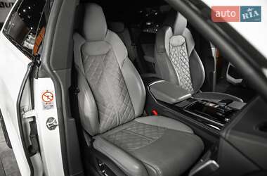Внедорожник / Кроссовер Audi Q8 2021 в 