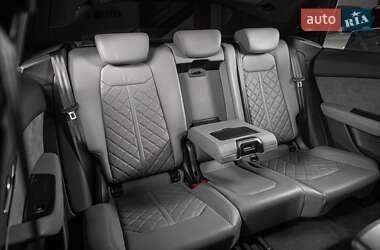 Внедорожник / Кроссовер Audi Q8 2021 в 