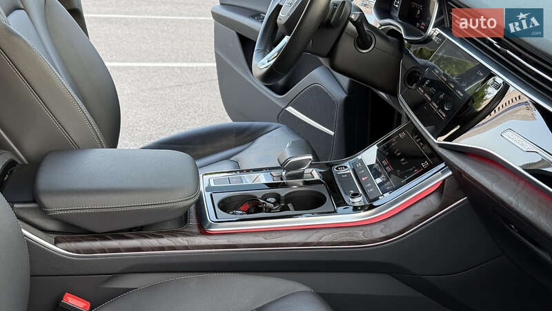 Внедорожник / Кроссовер Audi Q8 2021 в Киеве