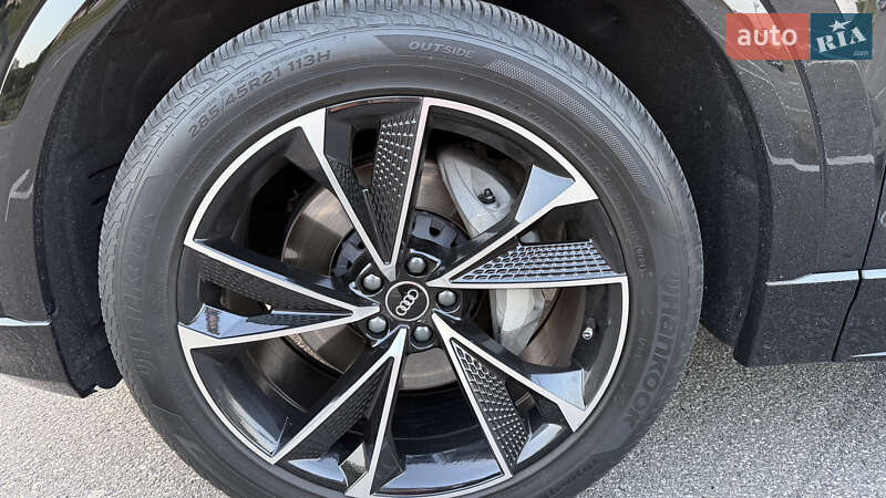 Внедорожник / Кроссовер Audi Q8 2021 в Киеве