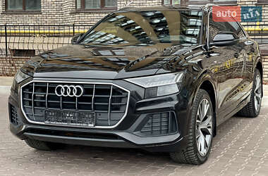 Внедорожник / Кроссовер Audi Q8 2021 в 