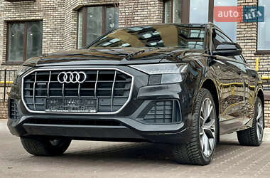 Внедорожник / Кроссовер Audi Q8 2021 в 