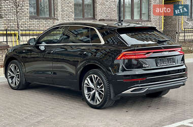 Внедорожник / Кроссовер Audi Q8 2021 в 
