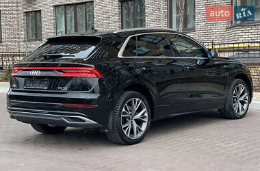 Внедорожник / Кроссовер Audi Q8 2021 в 