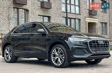 Внедорожник / Кроссовер Audi Q8 2021 в 