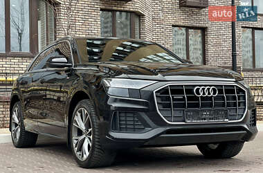 Внедорожник / Кроссовер Audi Q8 2021 в 