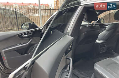 Внедорожник / Кроссовер Audi Q8 2021 в 