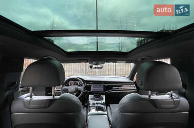 Внедорожник / Кроссовер Audi Q8 2021 в 