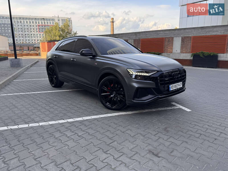 Внедорожник / Кроссовер Audi Q8 2022 в 