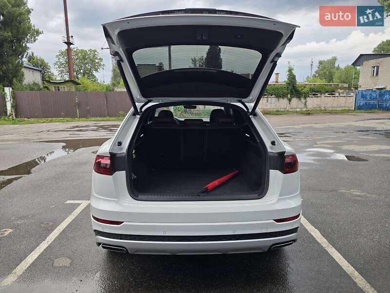 Внедорожник / Кроссовер Audi Q8 2024 в Киеве