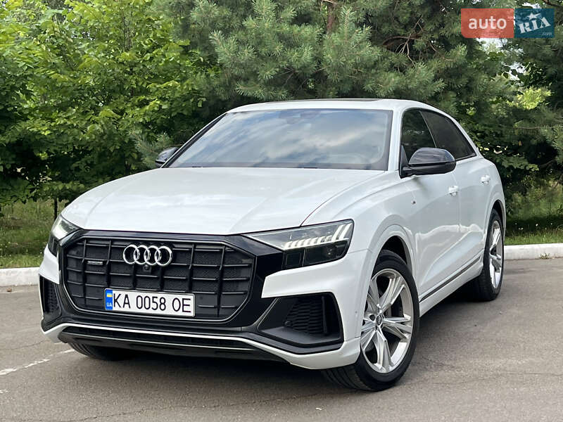 Позашляховик / Кросовер Audi Q8 2020 в 