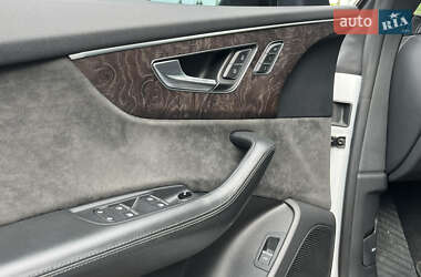 Позашляховик / Кросовер Audi Q8 2020 в 