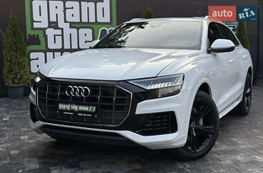 Внедорожник / Кроссовер Audi Q8 2023 в 