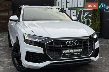 Внедорожник / Кроссовер Audi Q8 2023 в 