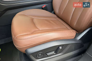 Внедорожник / Кроссовер Audi Q8 2023 в 