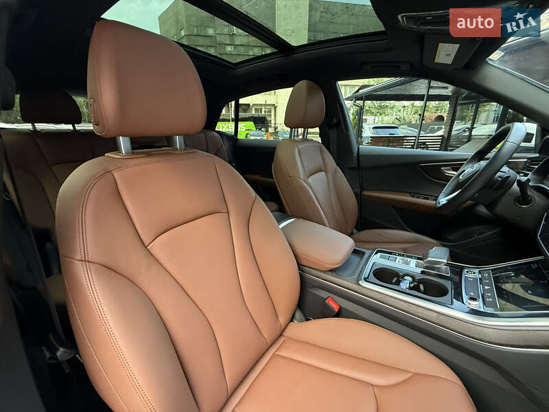 Внедорожник / Кроссовер Audi Q8 2023 в Киеве