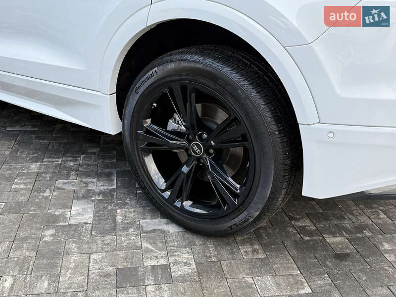 Внедорожник / Кроссовер Audi Q8 2023 в Киеве