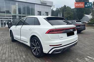 Внедорожник / Кроссовер Audi Q8 2021 в 