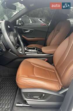 Внедорожник / Кроссовер Audi Q8 2021 в 